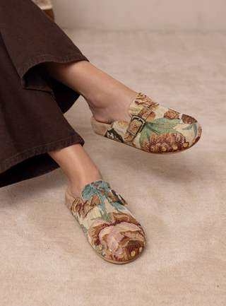 Oasis Society The Toni Floral Tapestry Clog